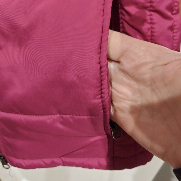 Raspberry-colored insulated vest - Picture 6 of 9